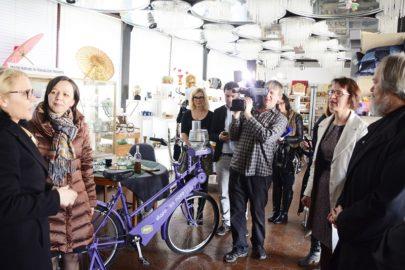 Ministrica Anja Kopač Mrak je obiskala Javno komunalno podjetje Vrhnika 1